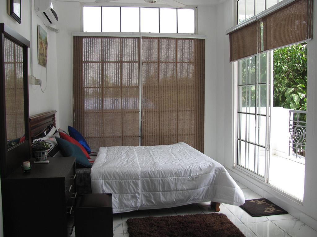 White House Apartment Wattala Room photo