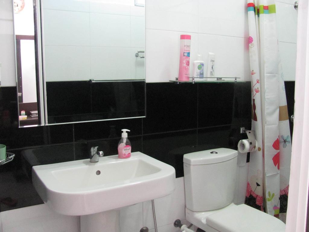 White House Apartment Wattala Room photo