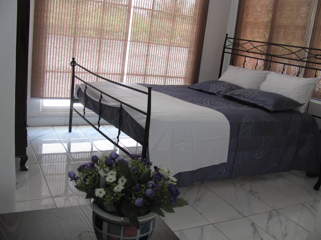 White House Apartment Wattala Room photo